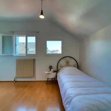 La Petite Fontainoise Apartment *
